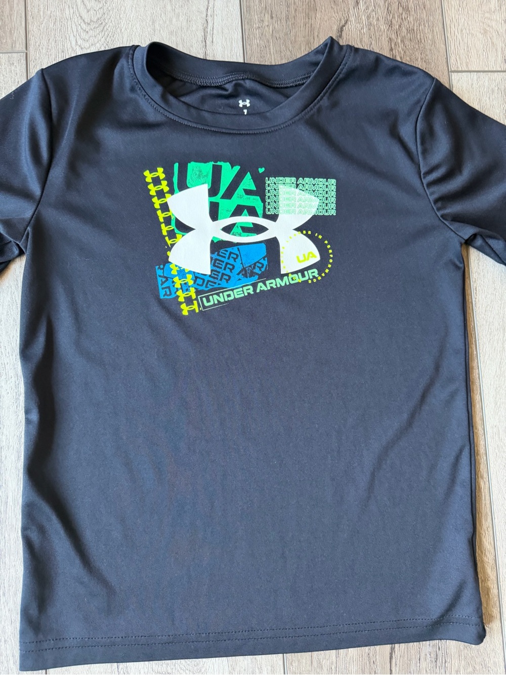 Under Armour Black Graphic Tee & Neon Yellow Athletic Shorts (7) - Picture 2 of 6